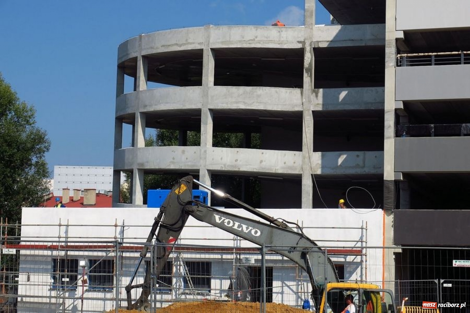 Zdjęcie w galerii na portalu naszraciborz.pl: W Rybniku powstaje ogromny wielopoziomowy parking FOTO  wiadomości z regionu