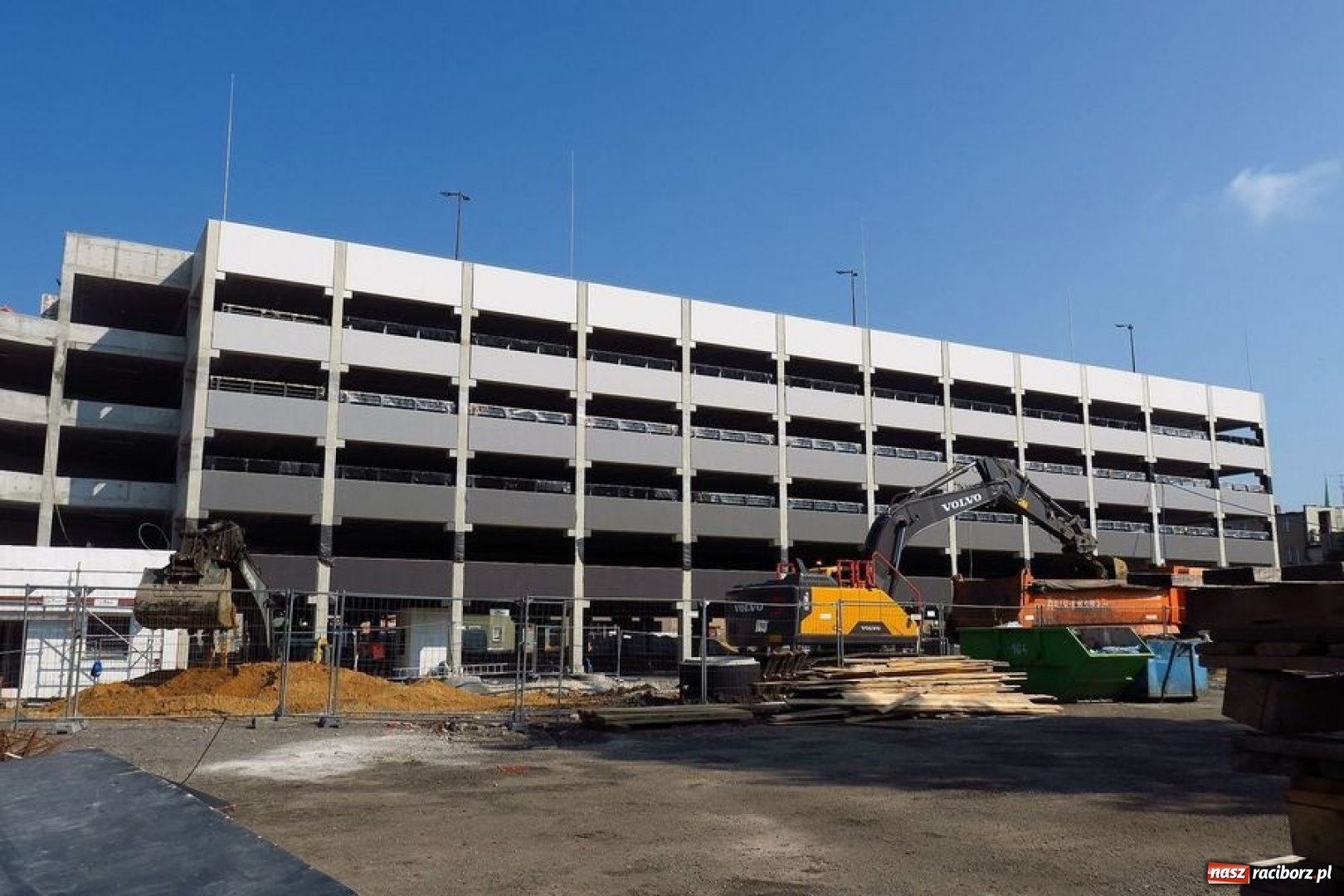 Zdjęcie w galerii na portalu naszraciborz.pl: W Rybniku powstaje ogromny wielopoziomowy parking FOTO  wiadomości z regionu