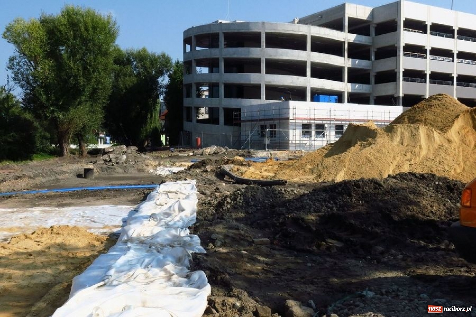 Zdjęcie w galerii na portalu naszraciborz.pl: W Rybniku powstaje ogromny wielopoziomowy parking FOTO  wiadomości z regionu