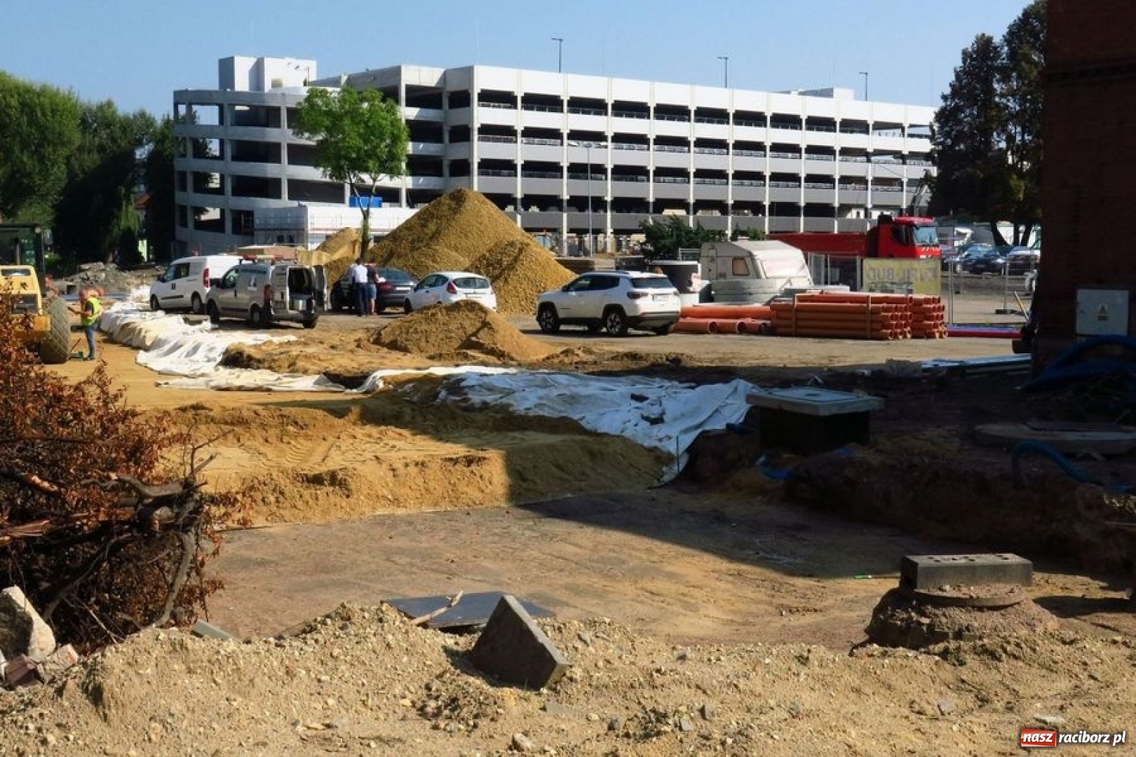 Zdjęcie w galerii na portalu naszraciborz.pl: W Rybniku powstaje ogromny wielopoziomowy parking FOTO  wiadomości z regionu