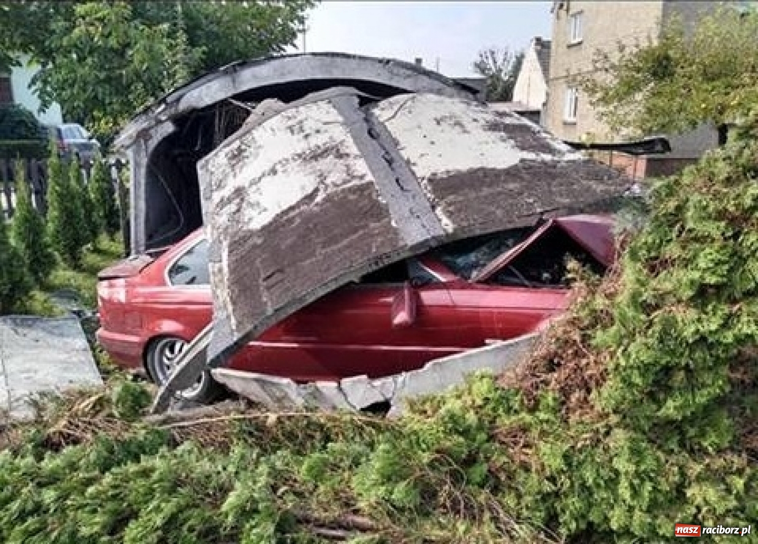 Zdjęcie w galerii na portalu naszraciborz.pl: Tak się kończy jazda na mocnym gazie  wiadomości z regionu