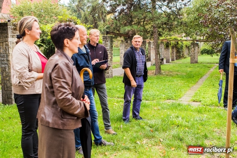 Zdjęcie w galerii na portalu naszraciborz.pl: Przekazano plac budowy pod nowy Ogródek Jordanowski. Co będzie jego największą atrakcją?  wiadomości z regionu
