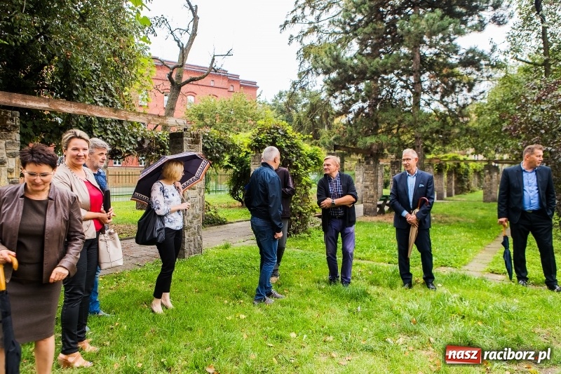 Zdjęcie w galerii na portalu naszraciborz.pl: Przekazano plac budowy pod nowy Ogródek Jordanowski. Co będzie jego największą atrakcją?  wiadomości z regionu