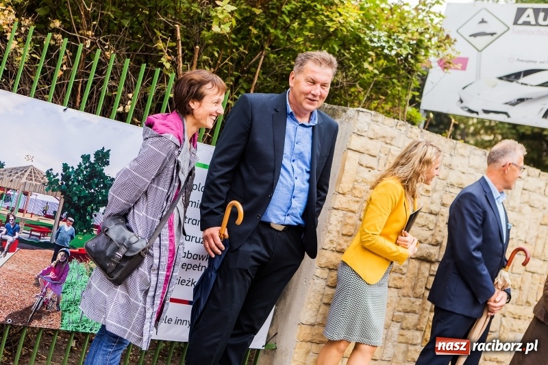 Zdjęcie w galerii na portalu naszraciborz.pl: Przekazano plac budowy pod nowy Ogródek Jordanowski. Co będzie jego największą atrakcją?  wiadomości z regionu