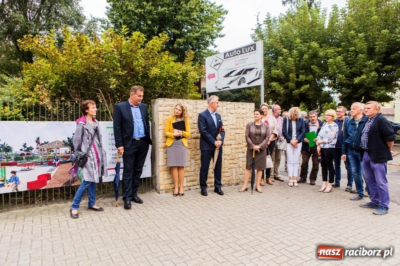 Zdjęcie w galerii na portalu naszraciborz.pl: Przekazano plac budowy pod nowy Ogródek Jordanowski. Co będzie jego największą atrakcją?  wiadomości z regionu