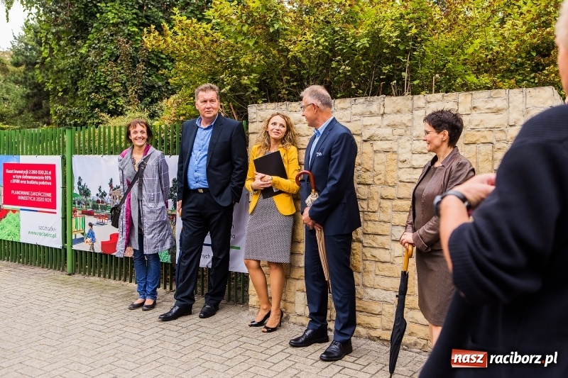 Zdjęcie w galerii na portalu naszraciborz.pl: Przekazano plac budowy pod nowy Ogródek Jordanowski. Co będzie jego największą atrakcją?  wiadomości z regionu