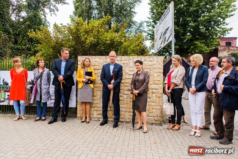 Zdjęcie w galerii na portalu naszraciborz.pl: Przekazano plac budowy pod nowy Ogródek Jordanowski. Co będzie jego największą atrakcją?  wiadomości z regionu
