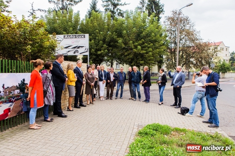 Zdjęcie w galerii na portalu naszraciborz.pl: Przekazano plac budowy pod nowy Ogródek Jordanowski. Co będzie jego największą atrakcją?  wiadomości z regionu