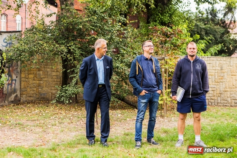 Zdjęcie w galerii na portalu naszraciborz.pl: Przekazano plac budowy pod nowy Ogródek Jordanowski. Co będzie jego największą atrakcją?  wiadomości z regionu