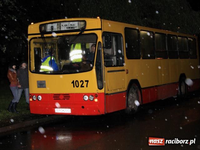 Zdjęcie w galerii na portalu naszraciborz.pl: Autobusy odjechały niemalże puste wiadomości z regionu