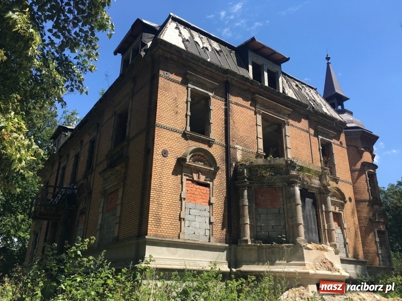 Zdjęcie w galerii na portalu naszraciborz.pl: Trwa odbudowa pałacu w Rzuchowie. 15 września pokażą postęp prac wiadomości z regionu