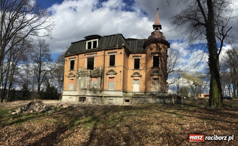 Zdjęcie w galerii na portalu naszraciborz.pl: Trwa odbudowa pałacu w Rzuchowie. 15 września pokażą postęp prac wiadomości z regionu