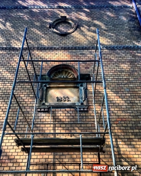 Zdjęcie w galerii na portalu naszraciborz.pl: Trwa odbudowa pałacu w Rzuchowie. 15 września pokażą postęp prac wiadomości z regionu