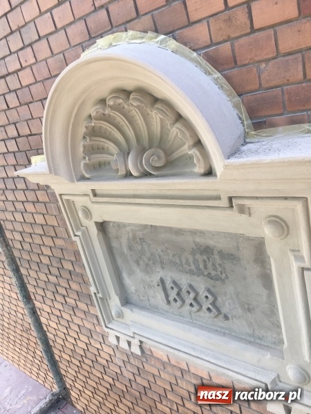 Zdjęcie w galerii na portalu naszraciborz.pl: Trwa odbudowa pałacu w Rzuchowie. 15 września pokażą postęp prac wiadomości z regionu