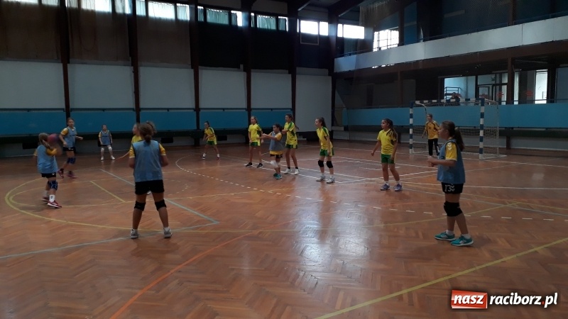 Zdjęcie w galerii na portalu naszraciborz.pl: Dwa sukcesy najmłodszych szczypiornistek z Pietrowic wiadomości z regionu