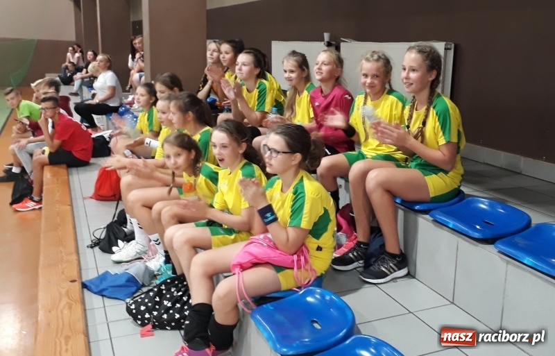 Zdjęcie w galerii na portalu naszraciborz.pl: Dwa sukcesy najmłodszych szczypiornistek z Pietrowic wiadomości z regionu