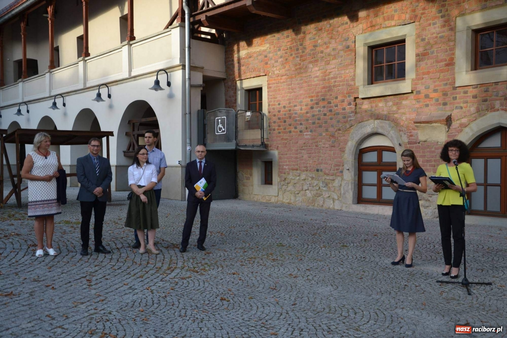 Zdjęcie w galerii na portalu naszraciborz.pl: Przy książęcym stole - wernisaż z degustacją potraw na Zamku Piastowskim wiadomości z regionu