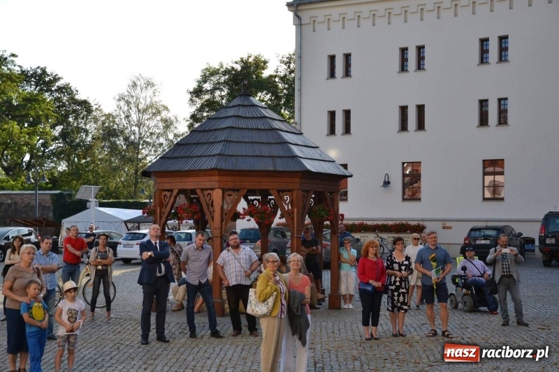 Zdjęcie w galerii na portalu naszraciborz.pl: Przy książęcym stole - wernisaż z degustacją potraw na Zamku Piastowskim wiadomości z regionu