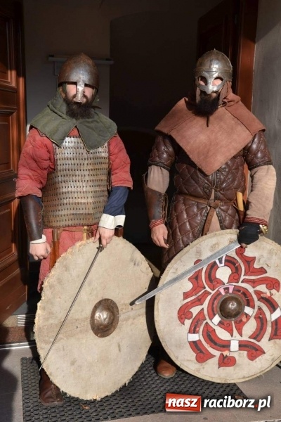 Zdjęcie w galerii na portalu naszraciborz.pl: Przy książęcym stole - wernisaż z degustacją potraw na Zamku Piastowskim wiadomości z regionu