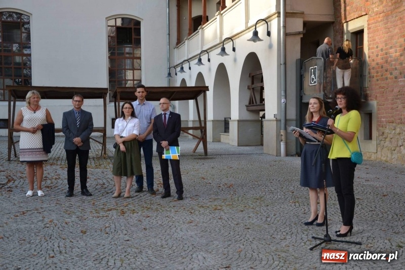 Zdjęcie w galerii na portalu naszraciborz.pl: Przy książęcym stole - wernisaż z degustacją potraw na Zamku Piastowskim wiadomości z regionu