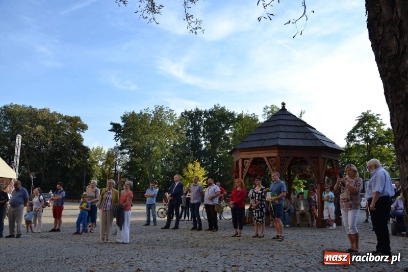 Zdjęcie w galerii na portalu naszraciborz.pl: Przy książęcym stole - wernisaż z degustacją potraw na Zamku Piastowskim wiadomości z regionu