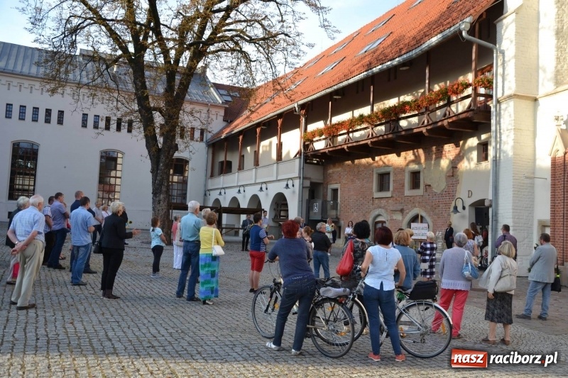 Zdjęcie w galerii na portalu naszraciborz.pl: Przy książęcym stole - wernisaż z degustacją potraw na Zamku Piastowskim wiadomości z regionu