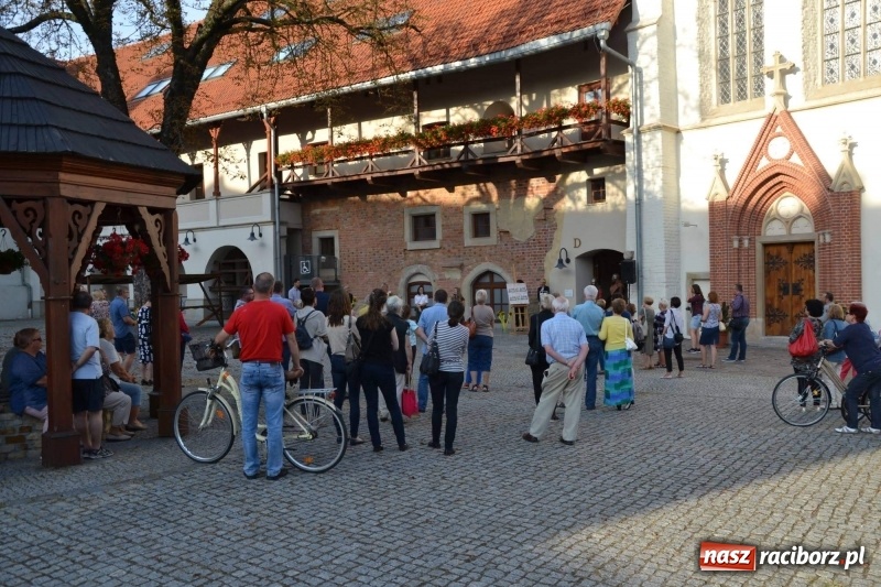 Zdjęcie w galerii na portalu naszraciborz.pl: Przy książęcym stole - wernisaż z degustacją potraw na Zamku Piastowskim wiadomości z regionu