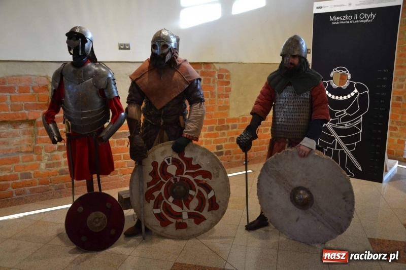 Zdjęcie w galerii na portalu naszraciborz.pl: Przy książęcym stole - wernisaż z degustacją potraw na Zamku Piastowskim wiadomości z regionu