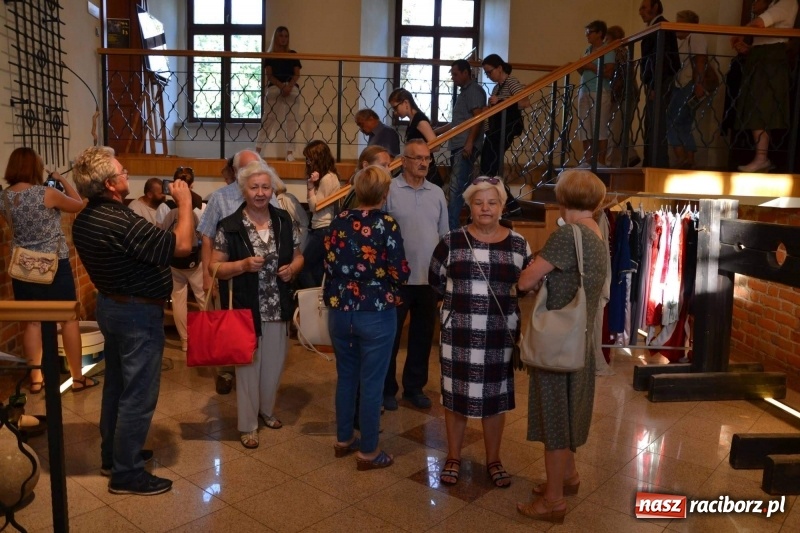 Zdjęcie w galerii na portalu naszraciborz.pl: Przy książęcym stole - wernisaż z degustacją potraw na Zamku Piastowskim wiadomości z regionu