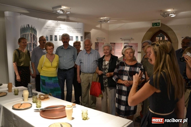 Zdjęcie w galerii na portalu naszraciborz.pl: Przy książęcym stole - wernisaż z degustacją potraw na Zamku Piastowskim wiadomości z regionu