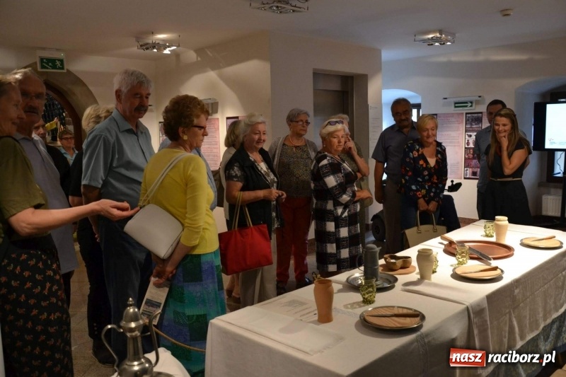 Zdjęcie w galerii na portalu naszraciborz.pl: Przy książęcym stole - wernisaż z degustacją potraw na Zamku Piastowskim wiadomości z regionu