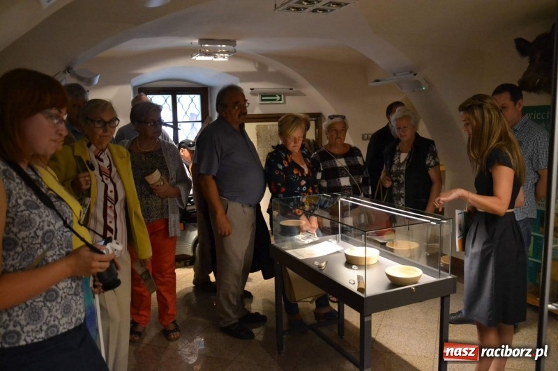 Zdjęcie w galerii na portalu naszraciborz.pl: Przy książęcym stole - wernisaż z degustacją potraw na Zamku Piastowskim wiadomości z regionu