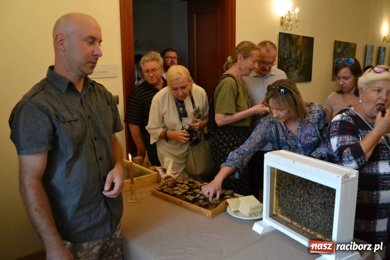 Zdjęcie w galerii na portalu naszraciborz.pl: Przy książęcym stole - wernisaż z degustacją potraw na Zamku Piastowskim wiadomości z regionu