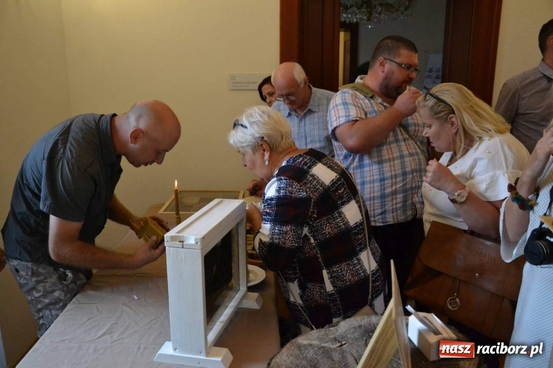 Zdjęcie w galerii na portalu naszraciborz.pl: Przy książęcym stole - wernisaż z degustacją potraw na Zamku Piastowskim wiadomości z regionu