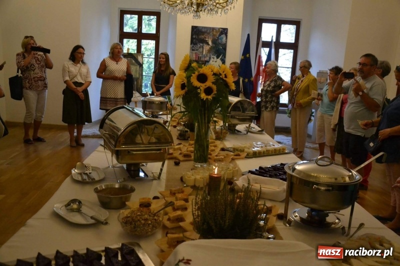 Zdjęcie w galerii na portalu naszraciborz.pl: Przy książęcym stole - wernisaż z degustacją potraw na Zamku Piastowskim wiadomości z regionu