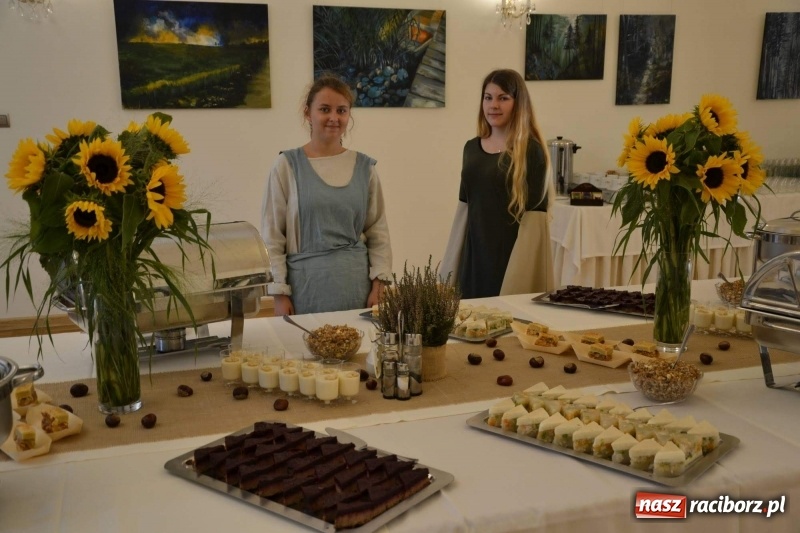 Zdjęcie w galerii na portalu naszraciborz.pl: Przy książęcym stole - wernisaż z degustacją potraw na Zamku Piastowskim wiadomości z regionu