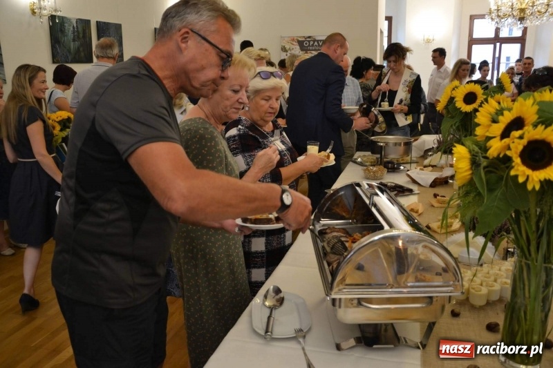 Zdjęcie w galerii na portalu naszraciborz.pl: Przy książęcym stole - wernisaż z degustacją potraw na Zamku Piastowskim wiadomości z regionu