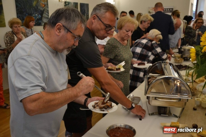 Zdjęcie w galerii na portalu naszraciborz.pl: Przy książęcym stole - wernisaż z degustacją potraw na Zamku Piastowskim wiadomości z regionu