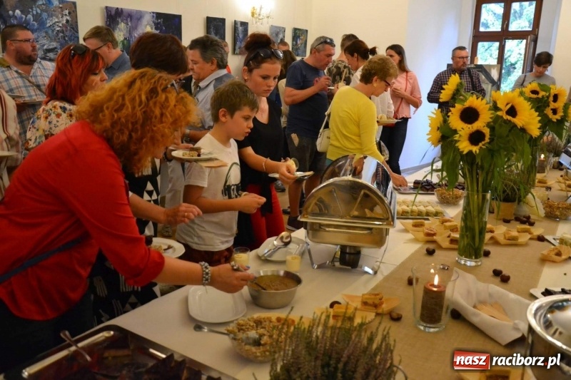 Zdjęcie w galerii na portalu naszraciborz.pl: Przy książęcym stole - wernisaż z degustacją potraw na Zamku Piastowskim wiadomości z regionu