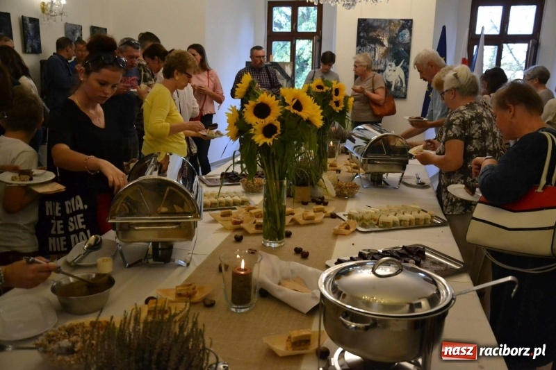 Zdjęcie w galerii na portalu naszraciborz.pl: Przy książęcym stole - wernisaż z degustacją potraw na Zamku Piastowskim wiadomości z regionu
