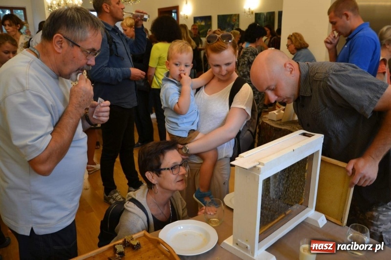 Zdjęcie w galerii na portalu naszraciborz.pl: Przy książęcym stole - wernisaż z degustacją potraw na Zamku Piastowskim wiadomości z regionu