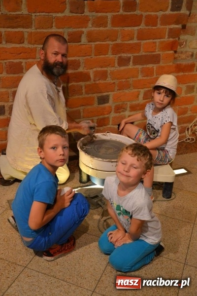 Zdjęcie w galerii na portalu naszraciborz.pl: Przy książęcym stole - wernisaż z degustacją potraw na Zamku Piastowskim wiadomości z regionu