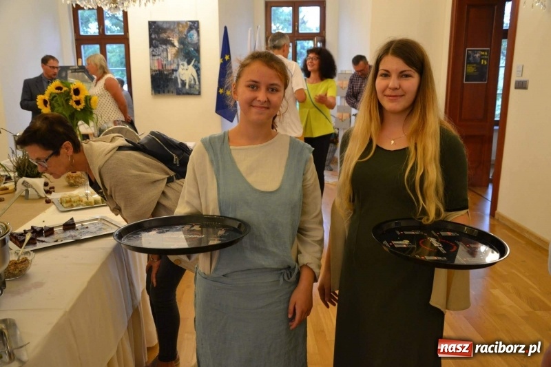 Zdjęcie w galerii na portalu naszraciborz.pl: Przy książęcym stole - wernisaż z degustacją potraw na Zamku Piastowskim wiadomości z regionu