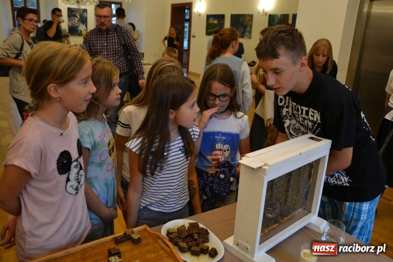 Zdjęcie w galerii na portalu naszraciborz.pl: Przy książęcym stole - wernisaż z degustacją potraw na Zamku Piastowskim wiadomości z regionu