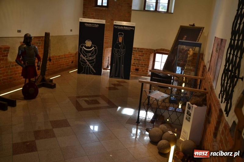 Zdjęcie w galerii na portalu naszraciborz.pl: Przy książęcym stole - wernisaż z degustacją potraw na Zamku Piastowskim wiadomości z regionu