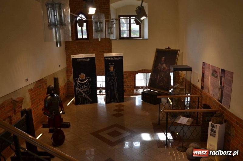 Zdjęcie w galerii na portalu naszraciborz.pl: Przy książęcym stole - wernisaż z degustacją potraw na Zamku Piastowskim wiadomości z regionu