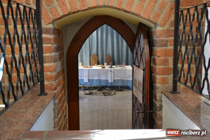 Zdjęcie w galerii na portalu naszraciborz.pl: Przy książęcym stole - wernisaż z degustacją potraw na Zamku Piastowskim wiadomości z regionu