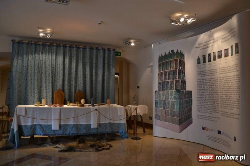 Zdjęcie w galerii na portalu naszraciborz.pl: Przy książęcym stole - wernisaż z degustacją potraw na Zamku Piastowskim wiadomości z regionu