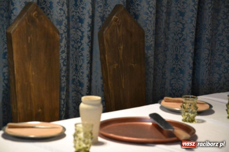 Zdjęcie w galerii na portalu naszraciborz.pl: Przy książęcym stole - wernisaż z degustacją potraw na Zamku Piastowskim wiadomości z regionu