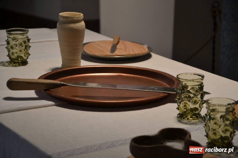 Zdjęcie w galerii na portalu naszraciborz.pl: Przy książęcym stole - wernisaż z degustacją potraw na Zamku Piastowskim wiadomości z regionu